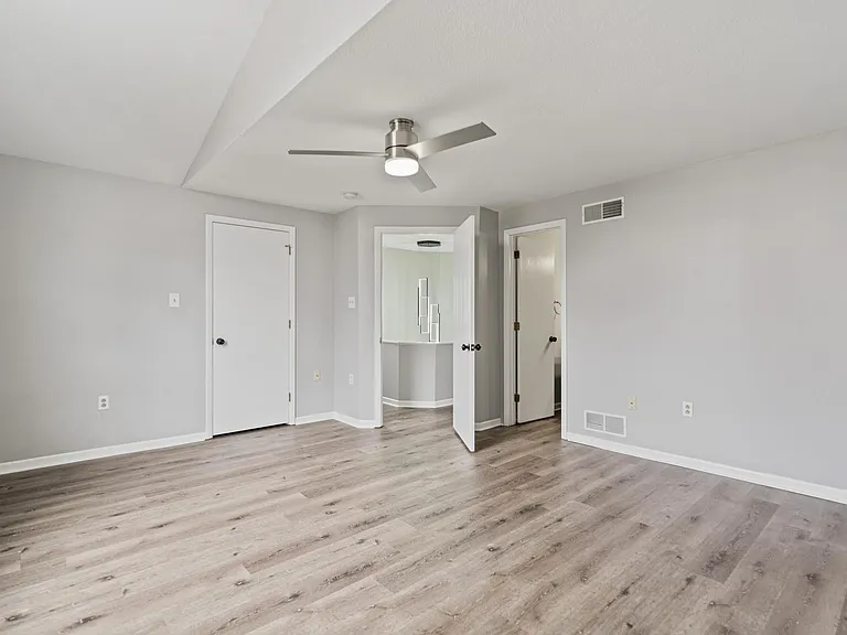 2714 Meadowcrest Ct — Photo 12