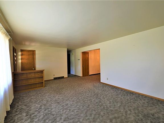 3rd image of 332 Morgan Ct