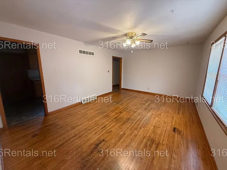 1718-1720 S Mosley Ave — Photo 4