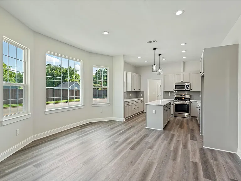 502 S Clinton Ave — Photo 1