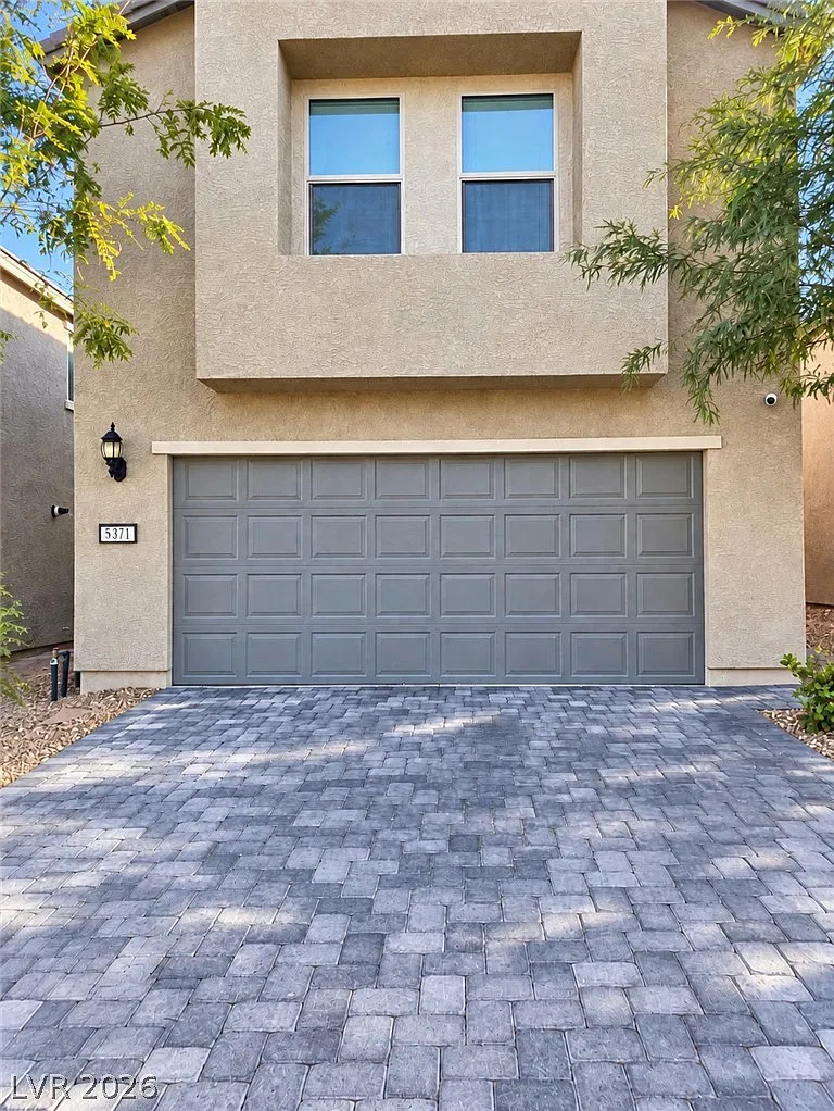 3 bed, 2.5 bath, 1690 sqft, $2,200 — Photo 1