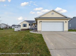 1104 Chalen Dr, Saint Johns, MI