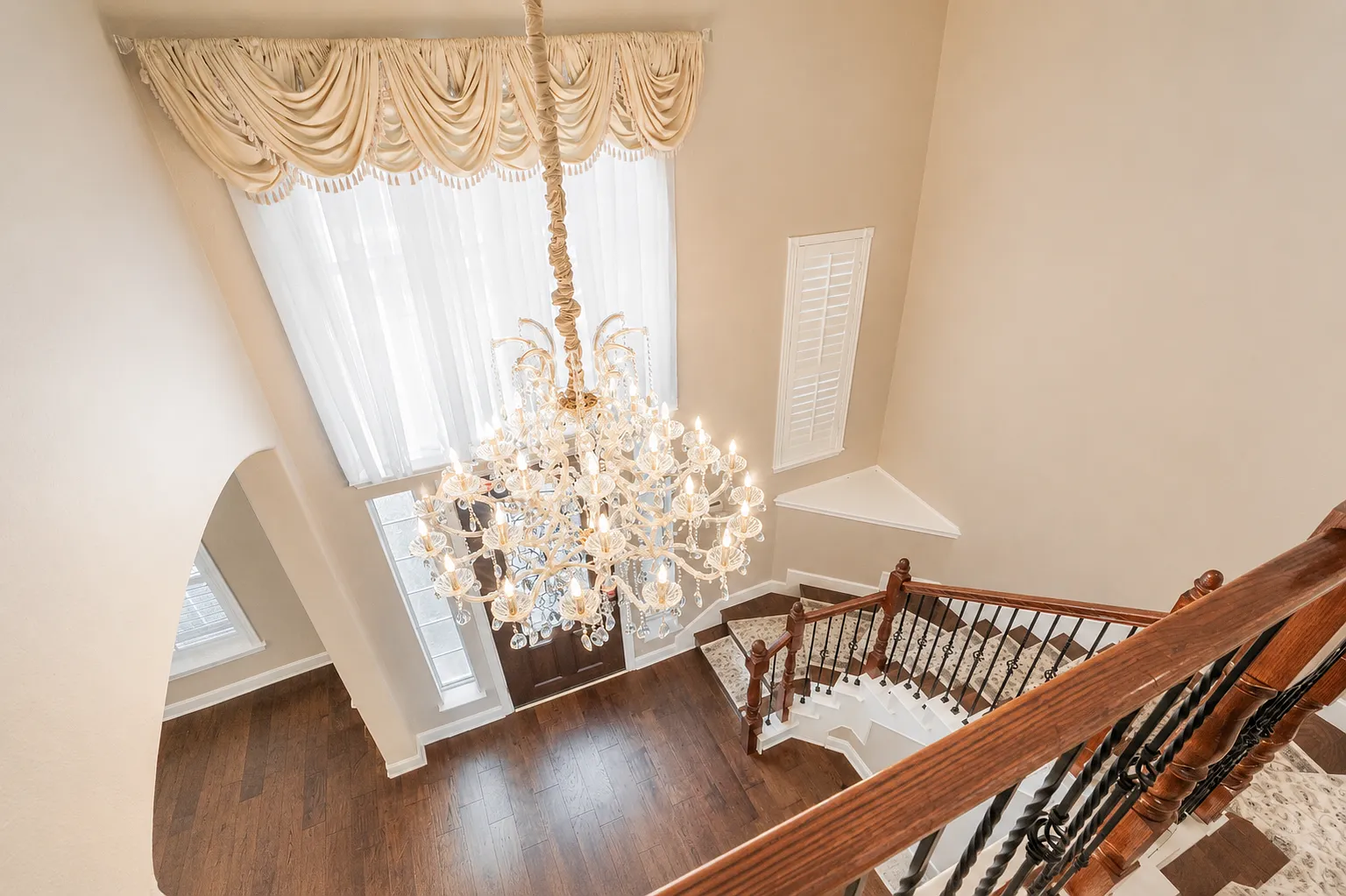 5 bed, 4289 sqft, $4,500 — Photo 3