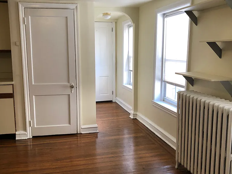 1904 Pine St #3R — Photo 11