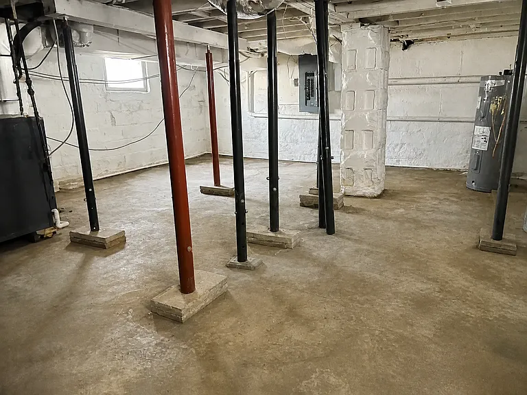 374 S Harris Ave — Photo 23