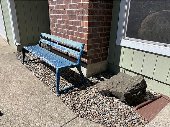 4th image of 4115 227th St E