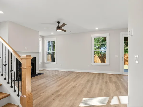 220 Creek Pointe Dr, Moncks Corner, SC 29461