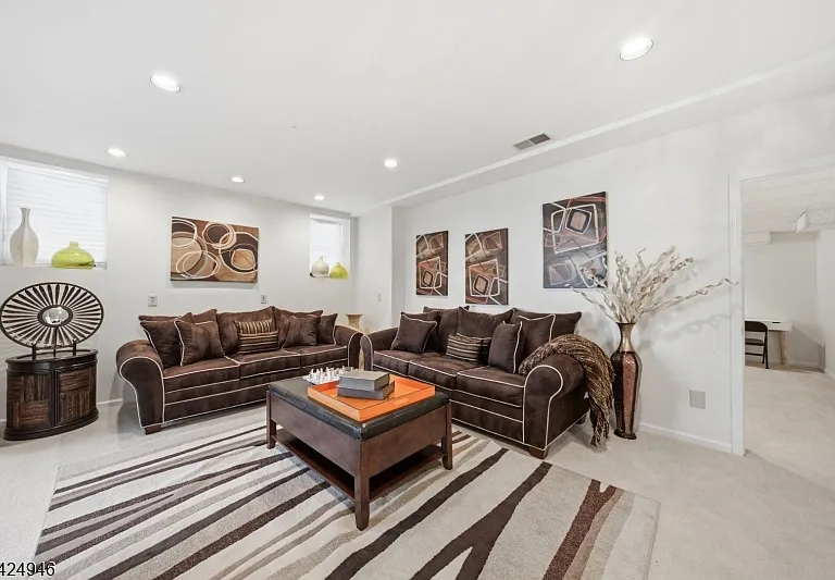 11 Rosewood Ln — Photo 41