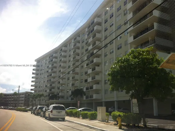 401 Golden Isles Dr APT 810, Hallandale, FL 33009