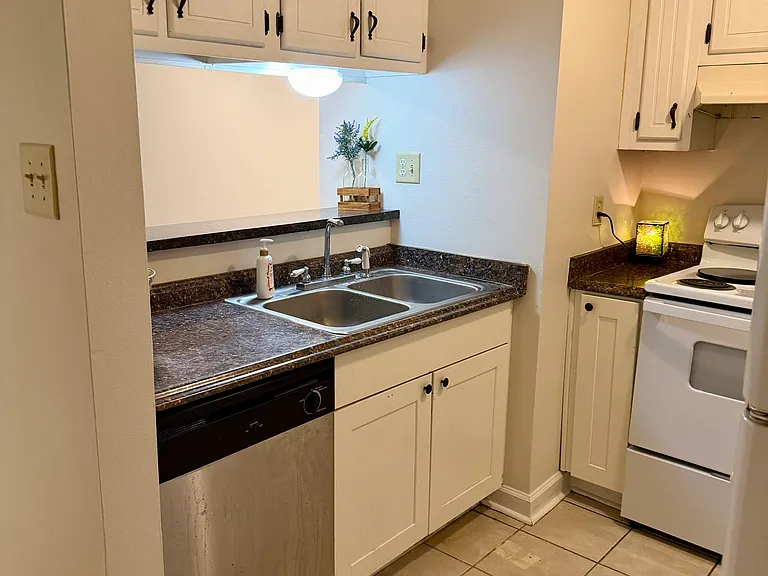 14722 Hooper Rd #2 — Photo 3