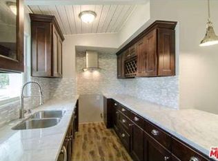 19428 Lull St, Reseda, CA 91335