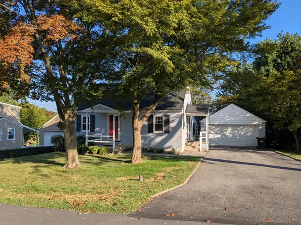 31 Beechwood Ave, Malvern, PA 19355