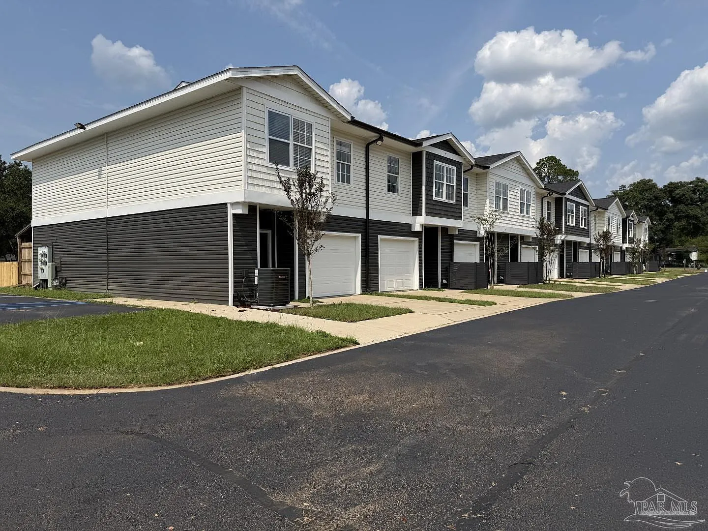 3 bed, 2.5 bath, 1610 sqft, $1,950 — Photo 1