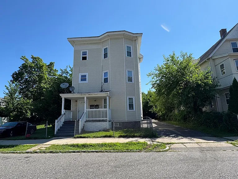 107 College St #3R — Photo 1