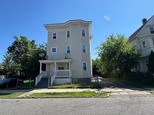 107 College St #3R Photo 1