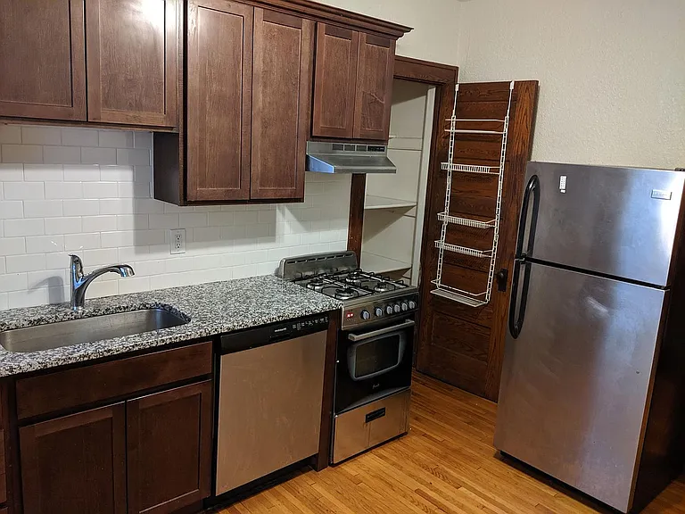 169 Victoria St N #1 — Photo 9