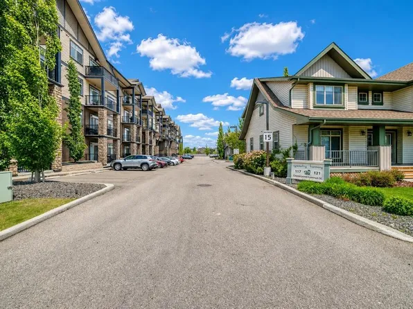 117 N Copperpond Cmn SE #312, Calgary, AB T2Z 5E2