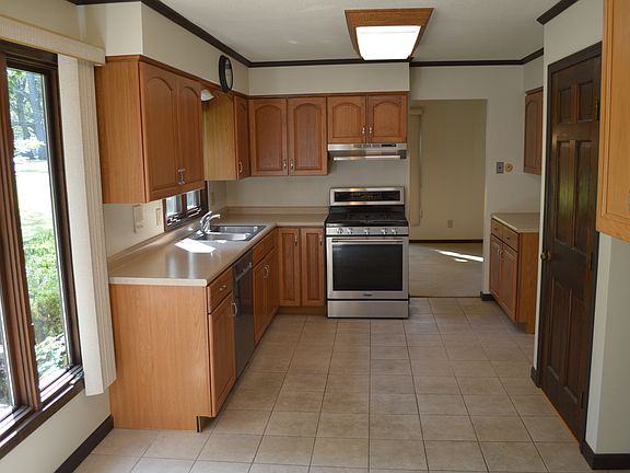 5th image of 1701 Woodcrest Dr