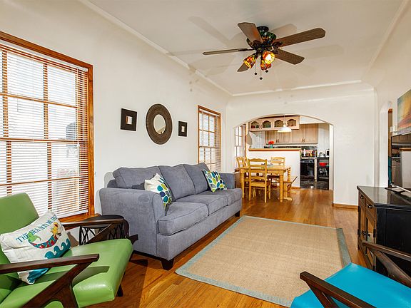 3rd image of 809 Kingston Ct