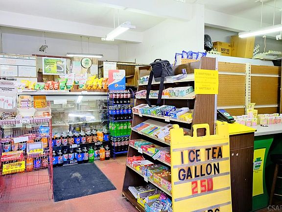 2nd image of 916 Railroad St