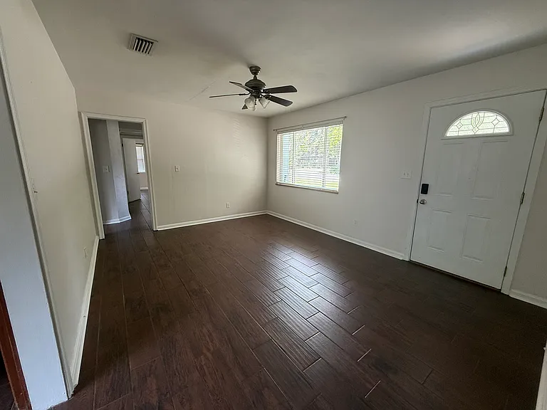 901 NW 20th Ter — Photo 7