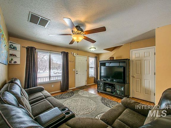4th image of 419 E Crestwood Dr