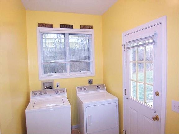 4th image of 165 Feist Manor Dr