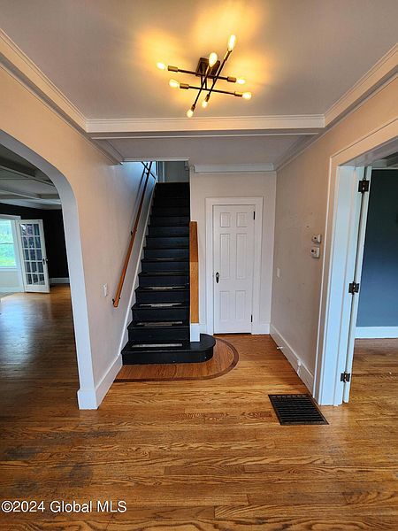 3rd image of 8 W Elm Street
