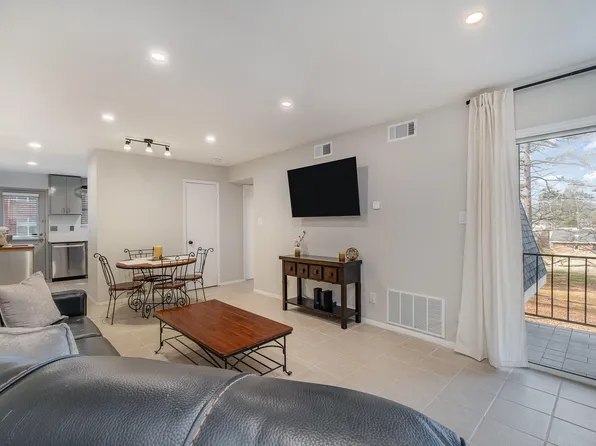 108 Ephesus Church Rd APT 616, Chapel Hill, NC 27517