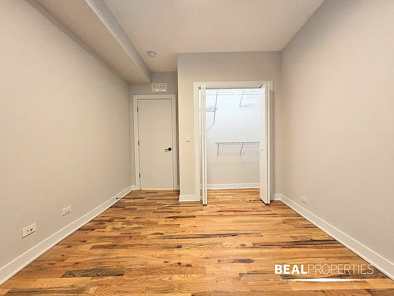 656 W Wrightwood — Photo 12