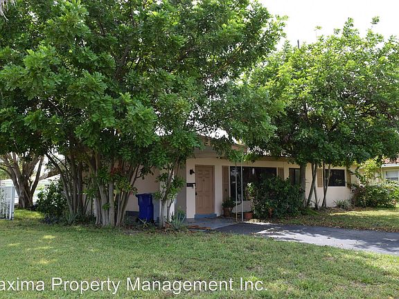 4th image of 380 SE 10th St