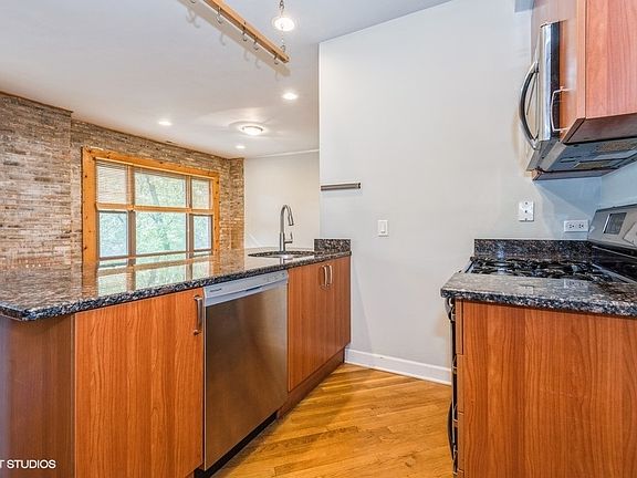 4th image of 1652 W Farwell Ave APT 3L