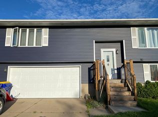 90 Prairie Ridge Ct, North Liberty, IA 52317