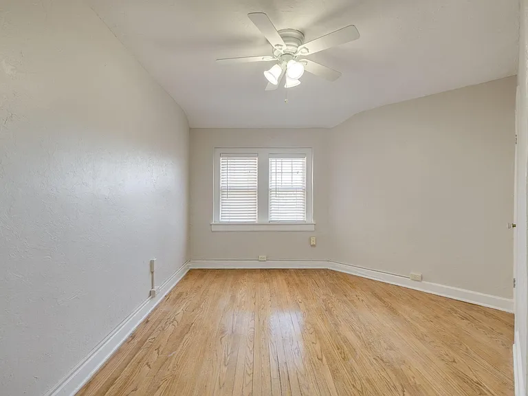 2516 N Hudson Ave #201 — Photo 5