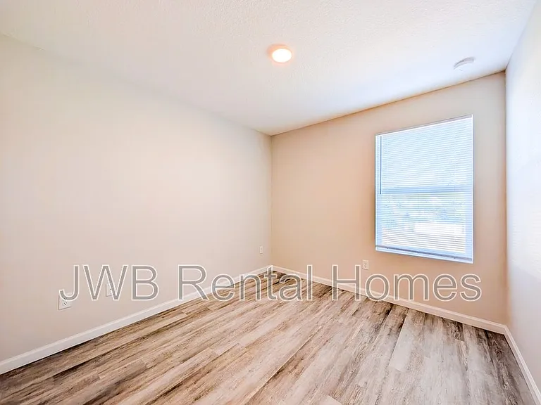 6055 Carolines Ct — Photo 9