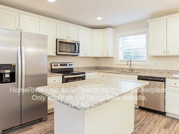 2nd image of 102 Beaumont Cir