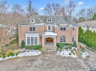 300 Hutchinson Rd, Englewood, NJ 07631