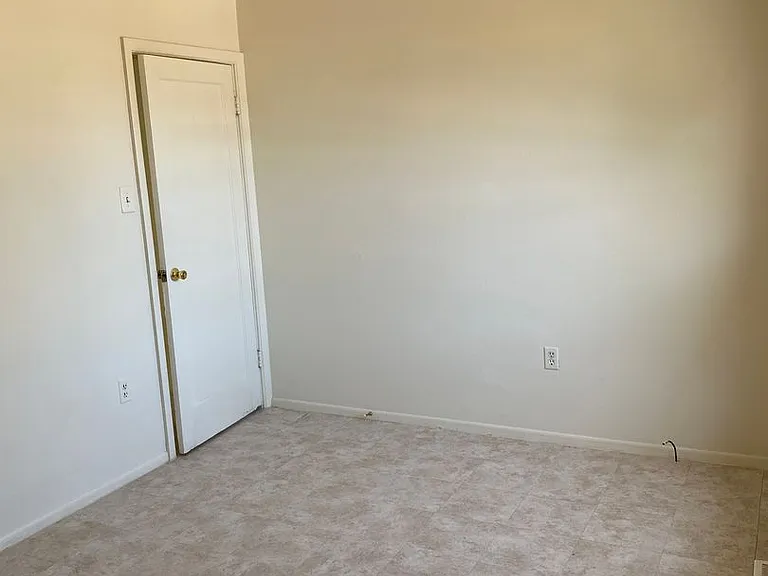 105 E Downey Ave — Photo 6