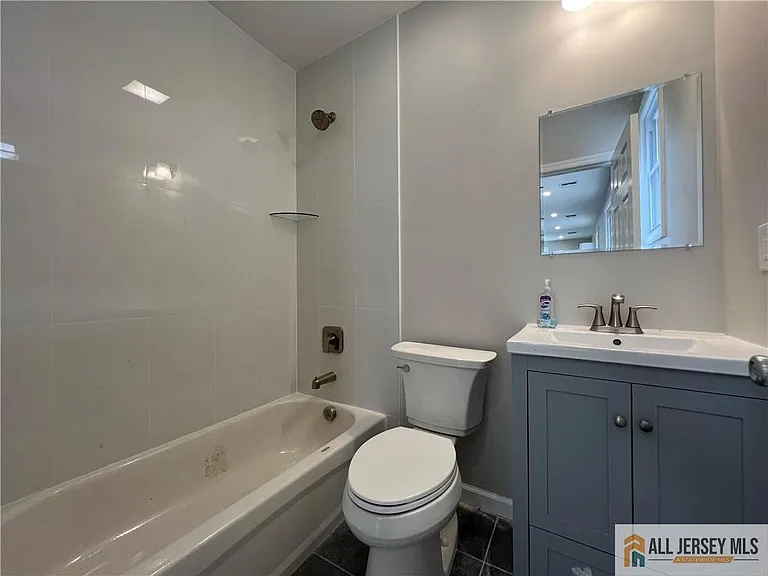 588 Livingston Ave #2-B — Photo 17