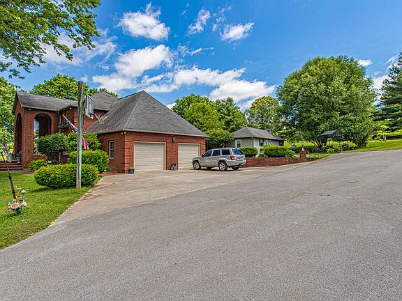 3rd image of 927 Ramsey Ln
