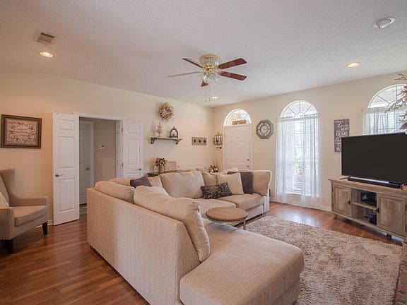 4th image of 12168 Amherst Dr