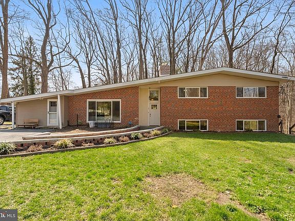 2nd image of 352 S New Middletown Rd