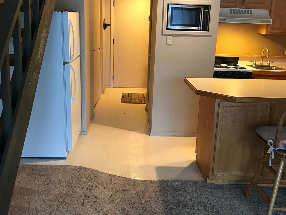 1st image of 2424 Tennis Ct #9