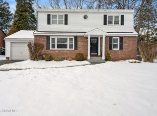 1529 Barclay Pl, Niskayuna, NY 12309