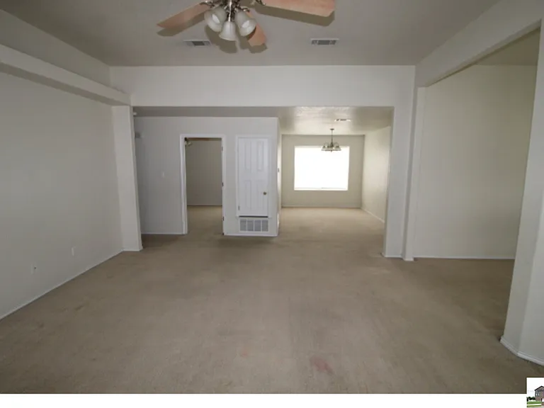 1906 Flagstaff Dr — Photo 4