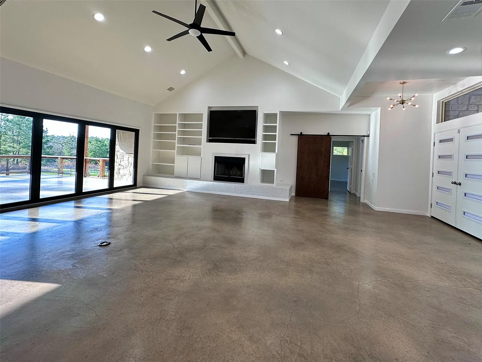 4 bed, 3.0 bath, 2957 sqft, $2,995 — Photo 2