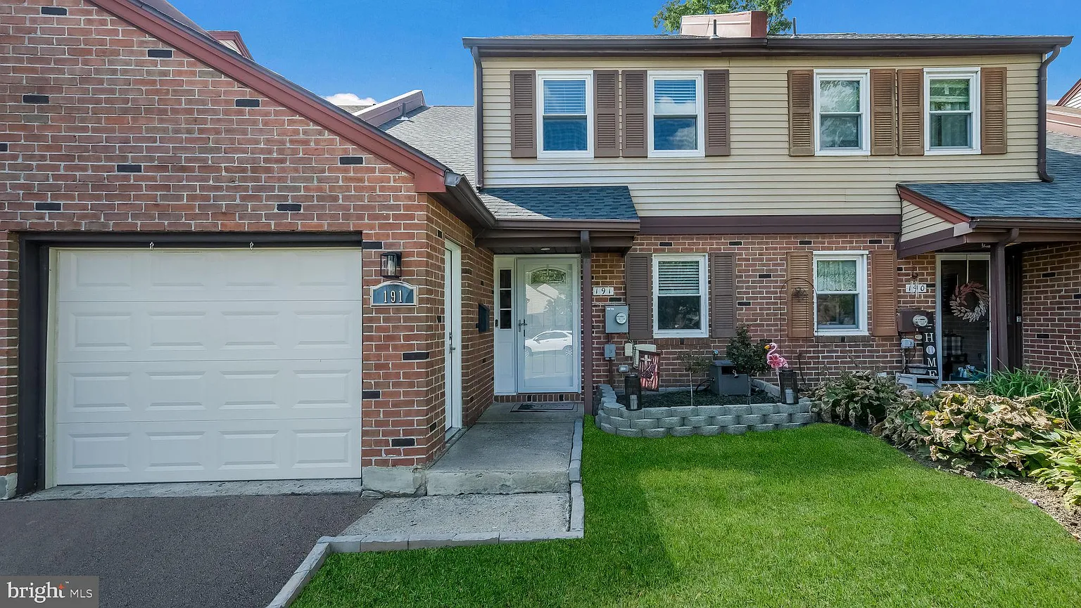 191 Eaton Ct photo 1