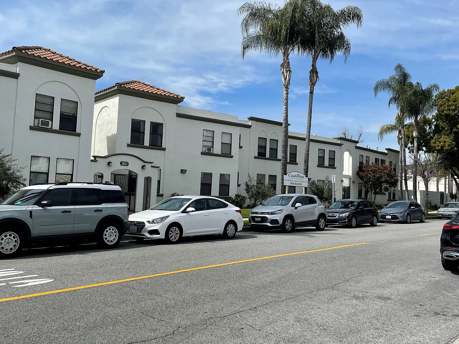 Castillian Apartments — Photo 2