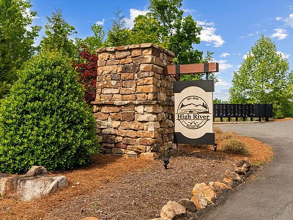 3rd image of 238 Pinnacle Dr