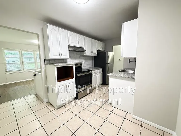 10805 Landseer Dr — Photo 13